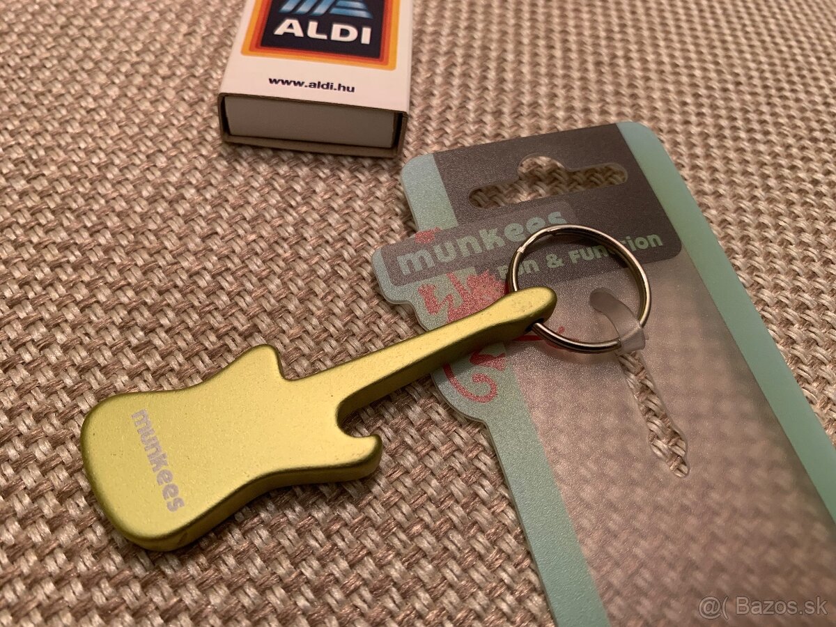 Predám PRE GITARISTOV milý darček-otvárak a prívesok GITARA - 7