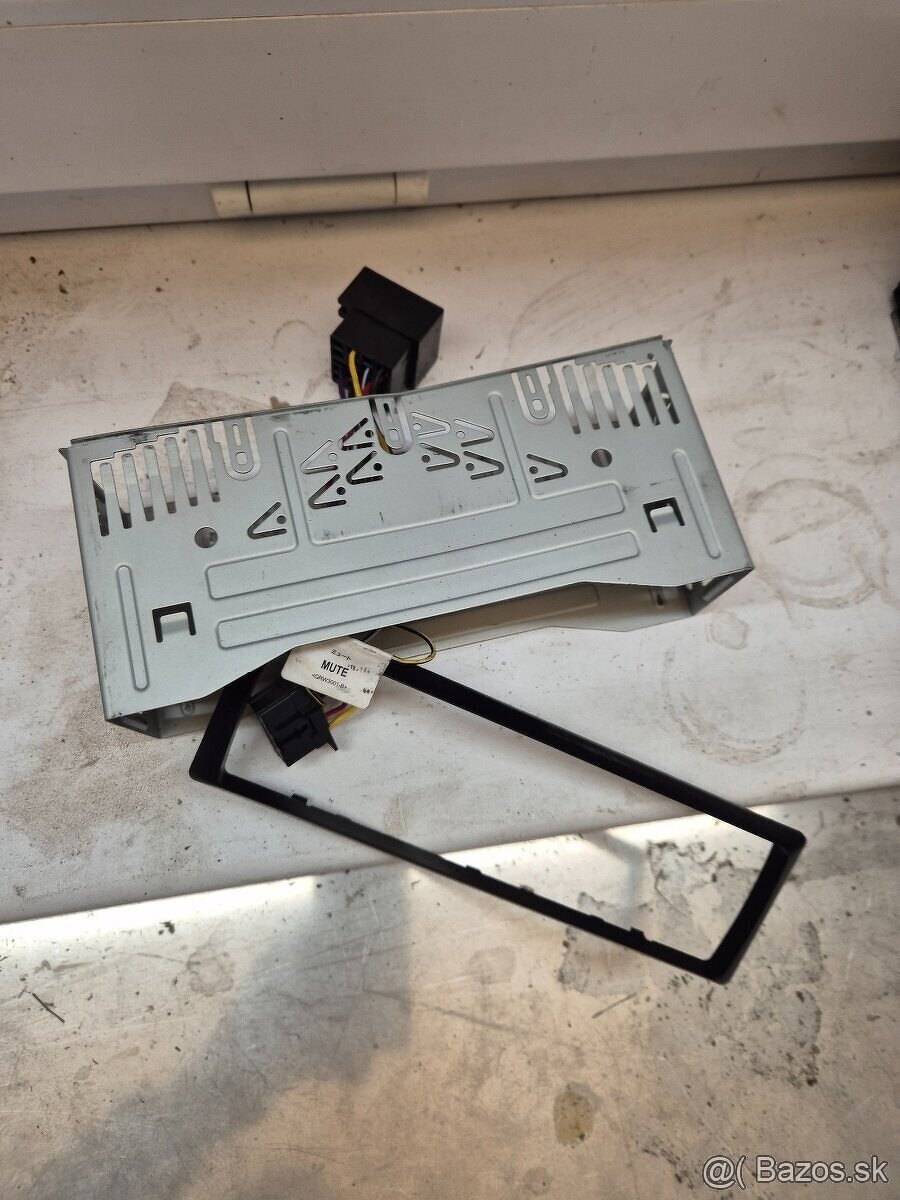 Predám autorádio Pioneer - CD - USB - AUX - 7