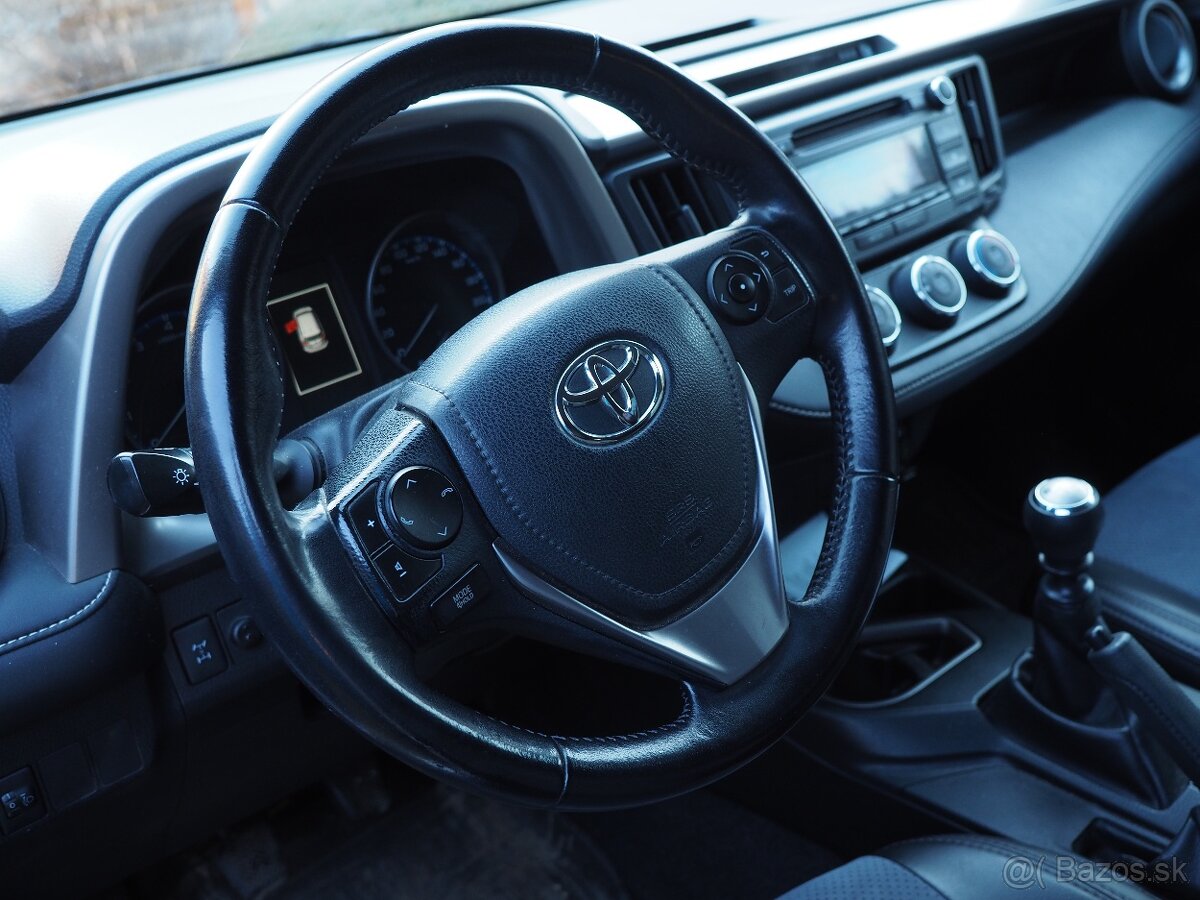 Toyota RAV4 4x4 2017 vyborny stav - 7