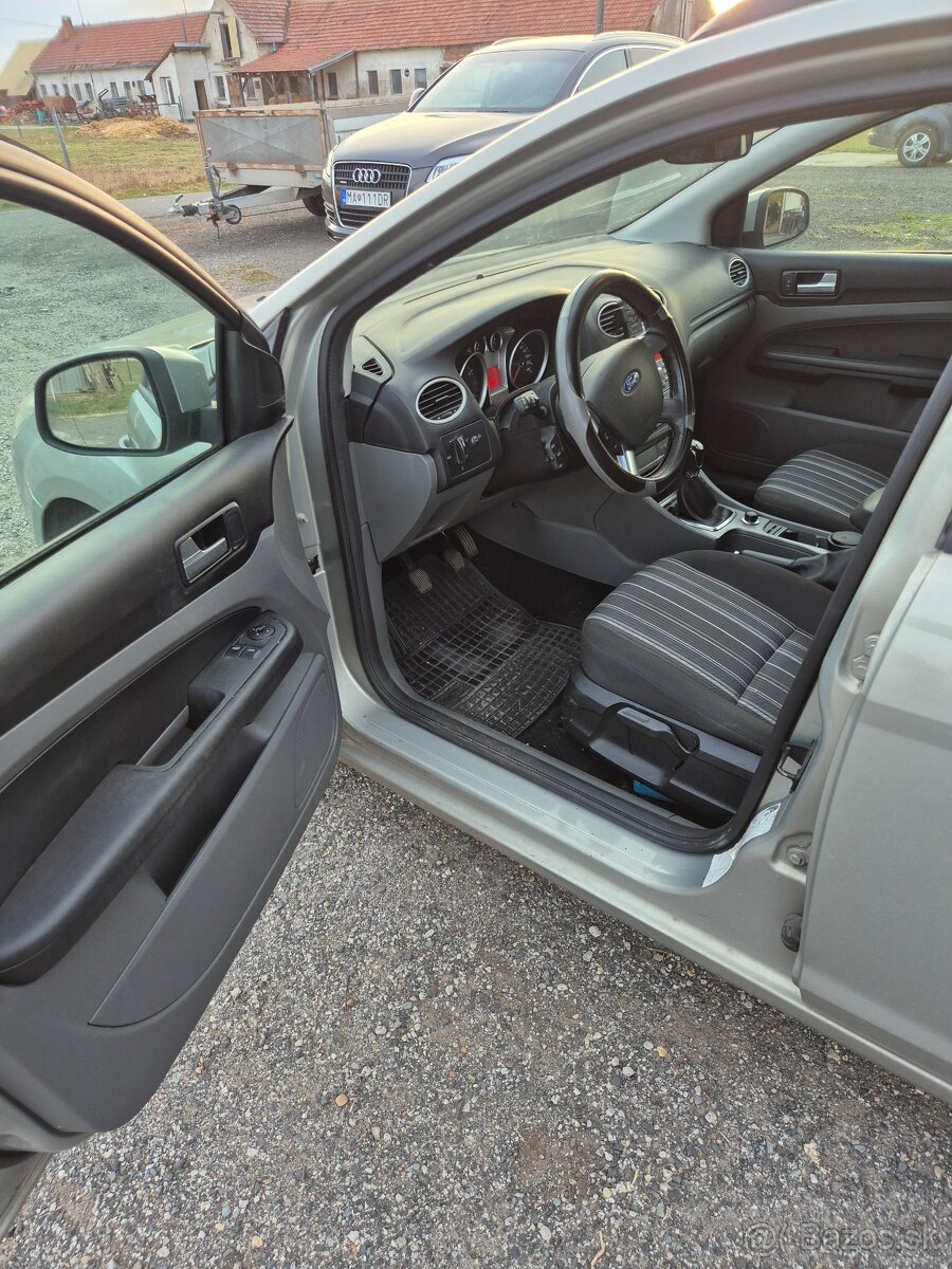 Predám Ford Focus Kombi r.v.2009 - 7