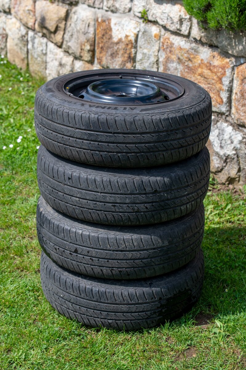 Predám plechové disky na Mazdu 2,r.v. 2008 - 7