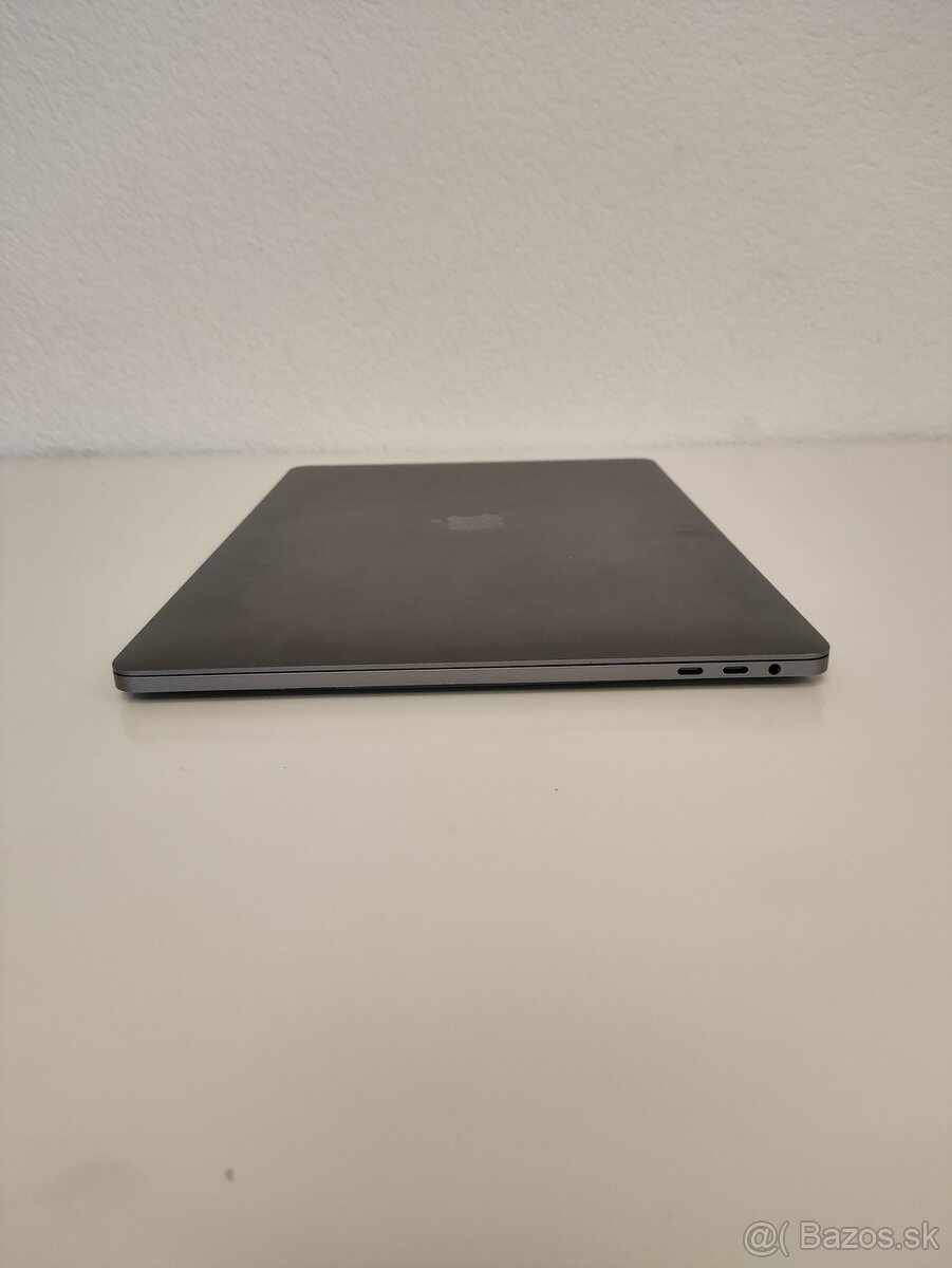Apple MacBook Pro 15 (2017) A1707 | Intel Core i7 • 16 GB RA - 7