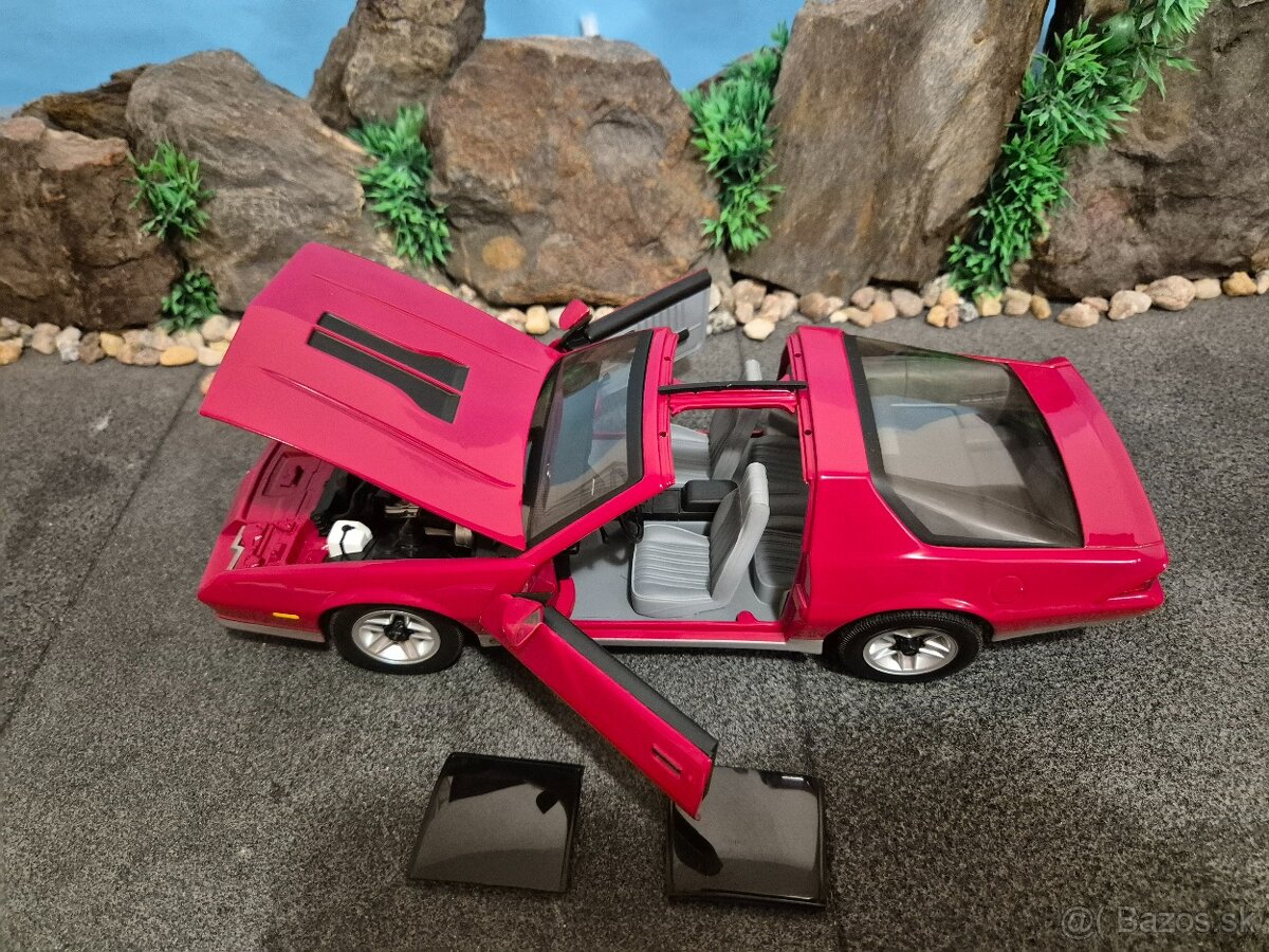 Prodám model 1:18 Chevrolet camaro 1982 - 7