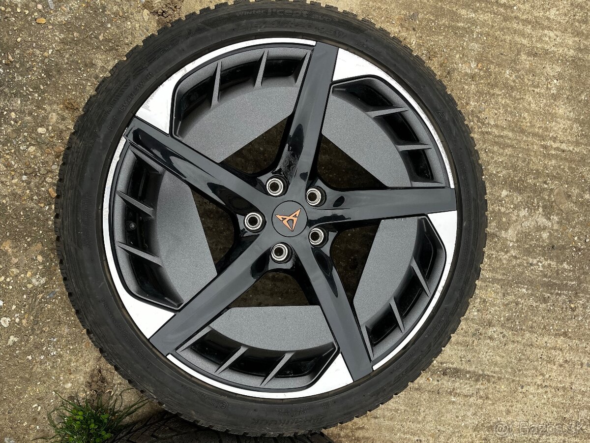 Kolesa Cupra Born 215/45 R20 - 7