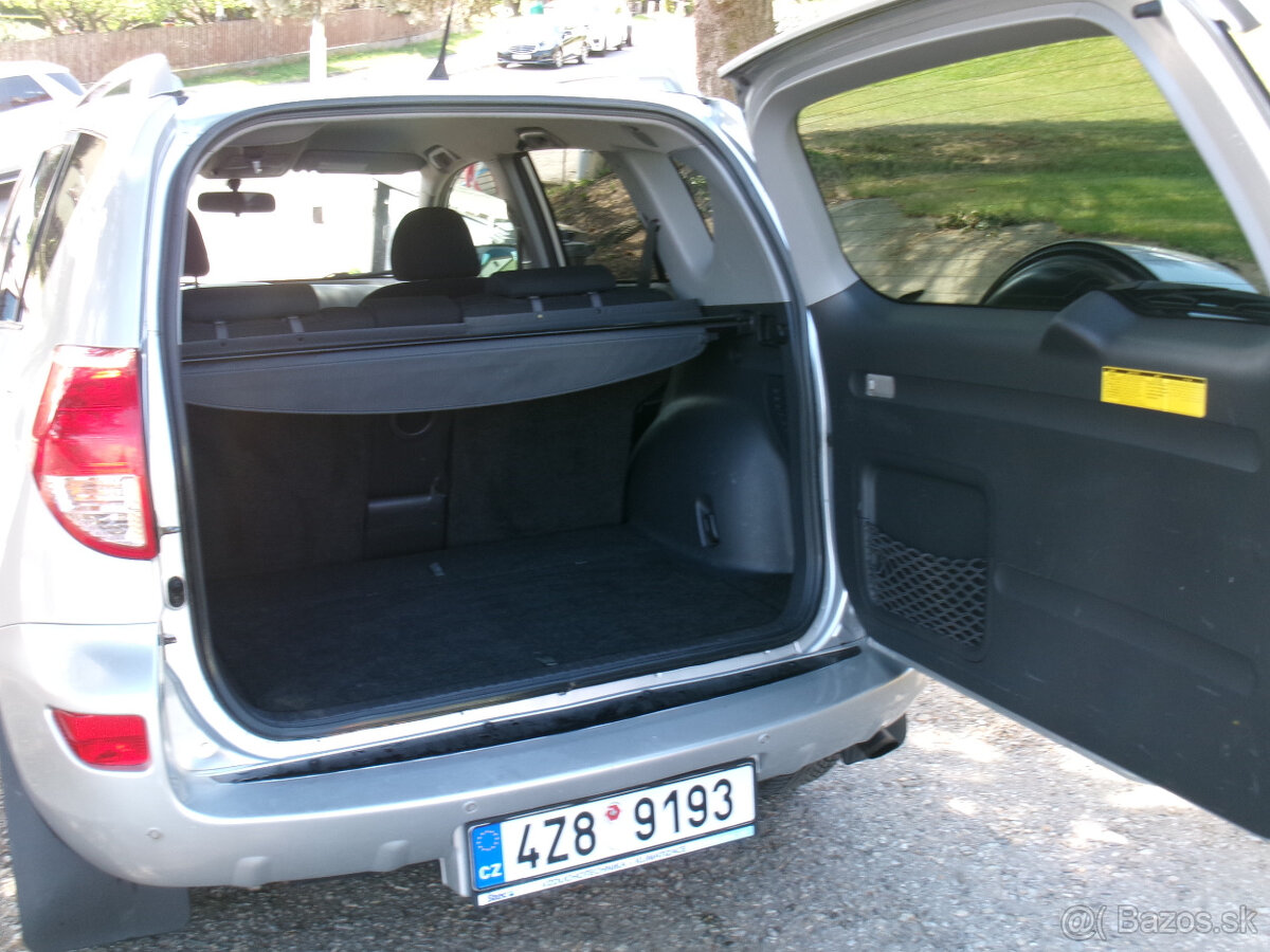 TOYOTA RAV4 2.2 D 4x4 - 7