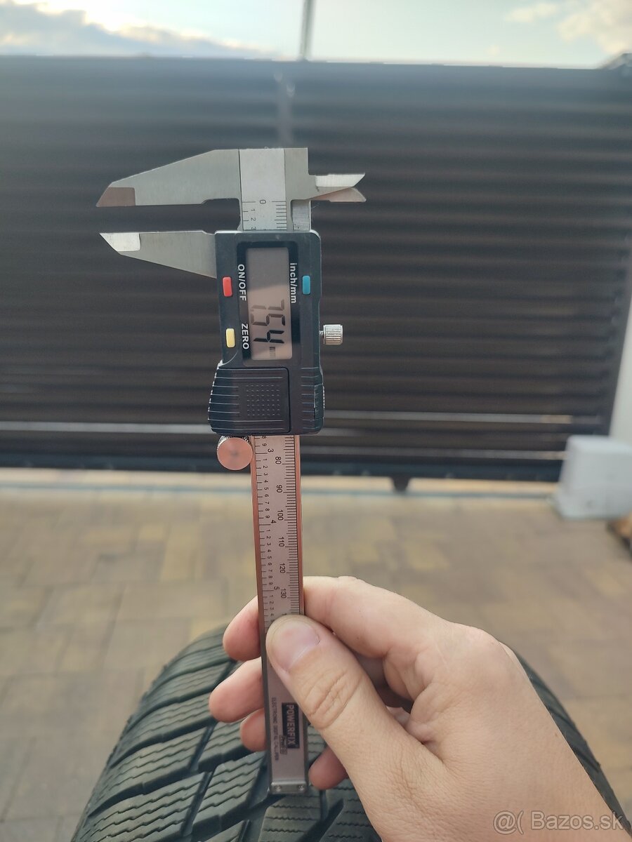 235/45 R18 zimne pneu Nokian WR Snowproof P - 7