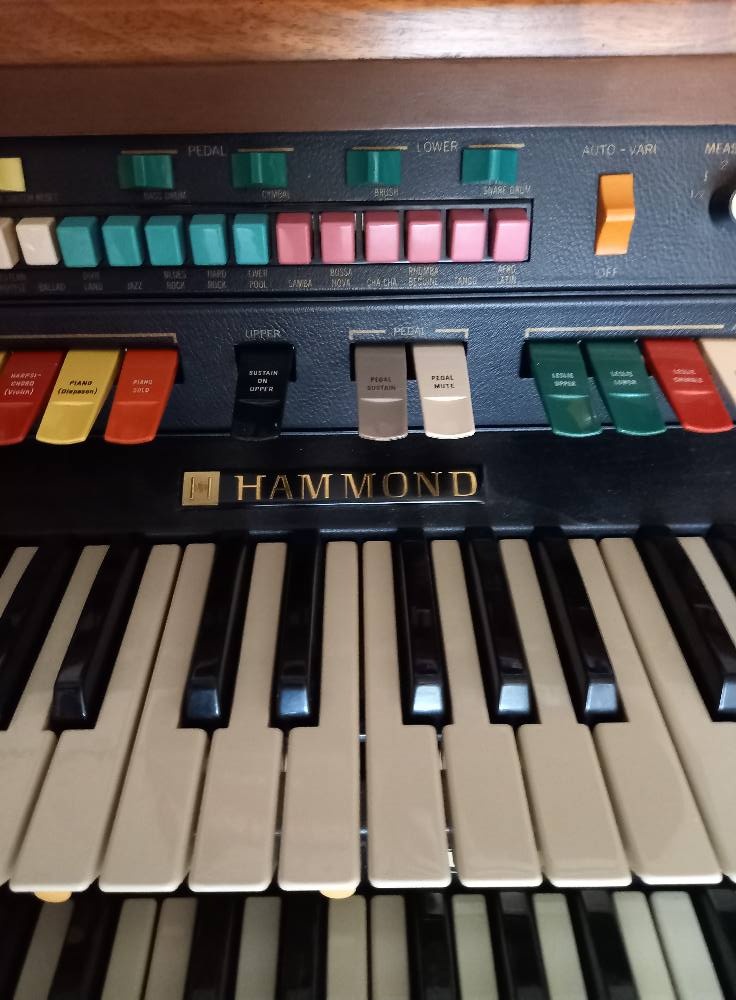 Organ HAMMOND AURORA - 7