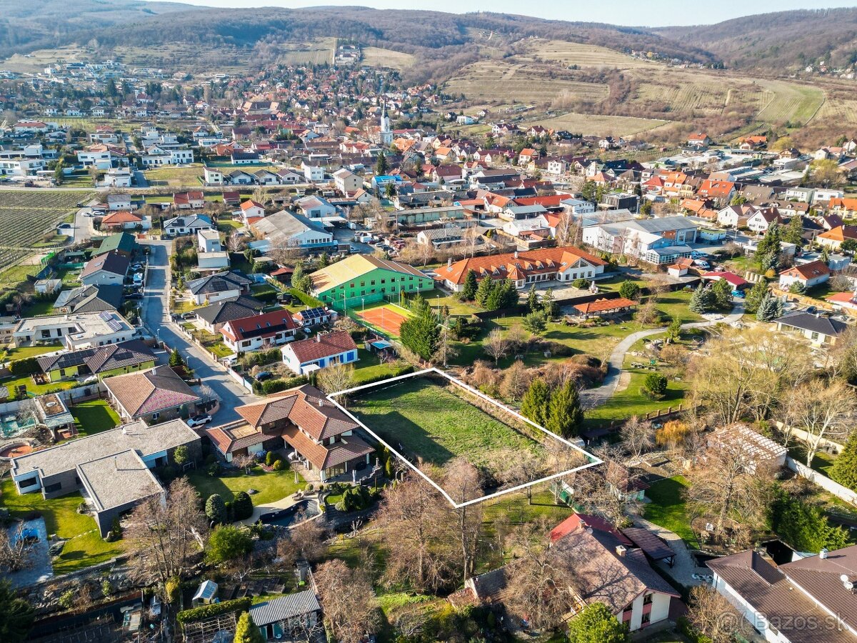 ,,,ZNÍŽENÁ CENA,,, SP V LIMBACHU - 1310 m2 S PROJEKTOM A ST. - 7