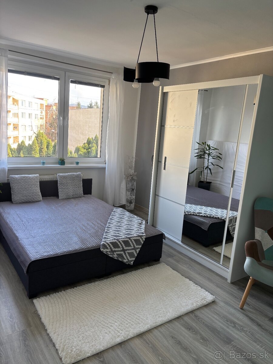 Ponúkam do dlhodobého prenájmu 3 izbový byt v BOJNICIACH - 7