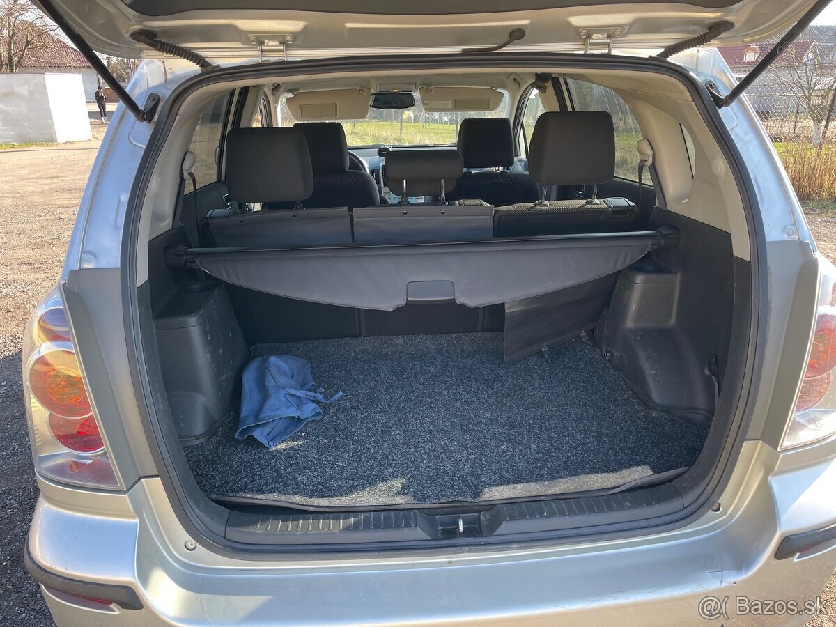 Toyota Corolla Verso - 7