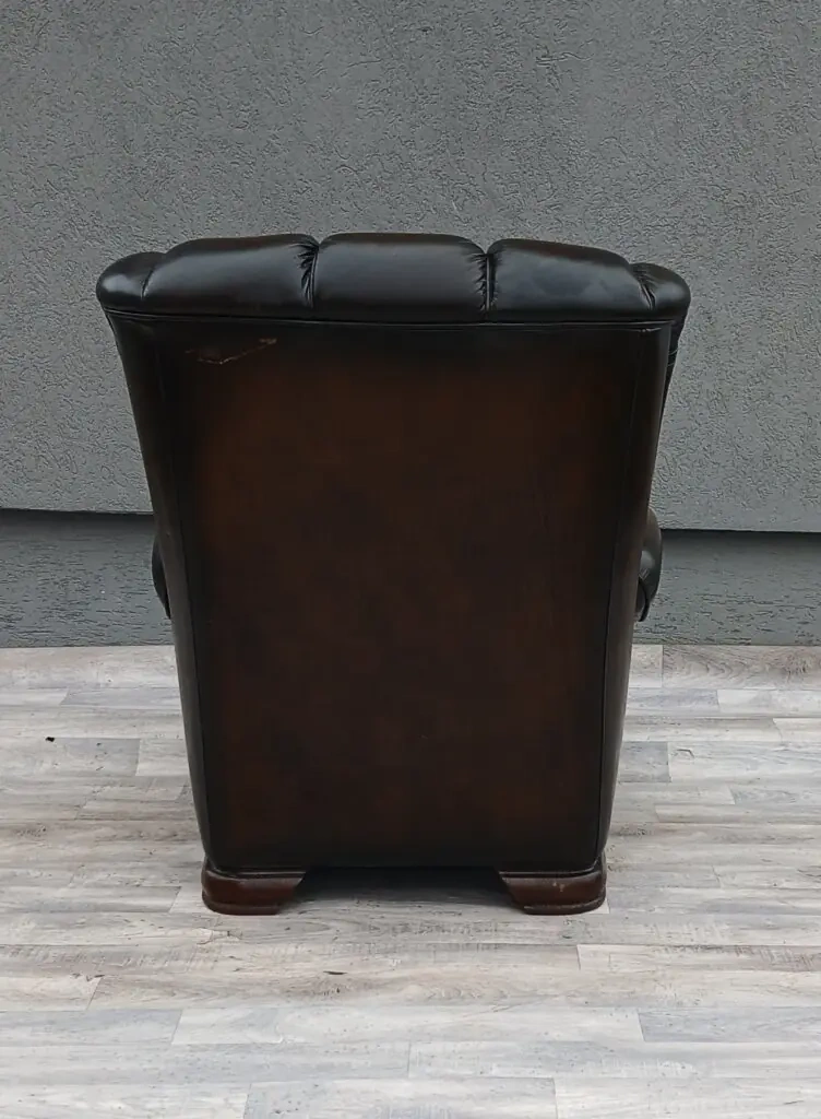 Kreslo kožené v štýle Chesterfield. - 7