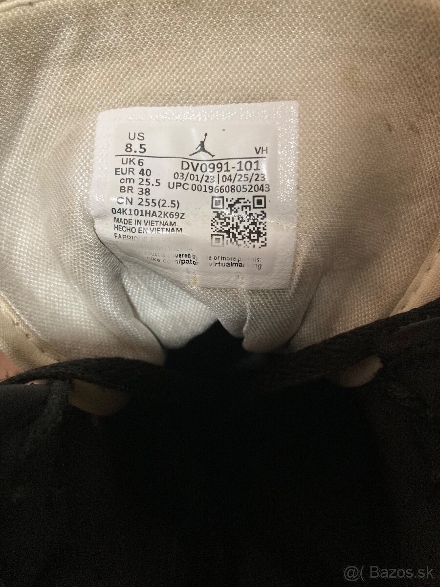 AIR JORDAN 1 Mid - 7