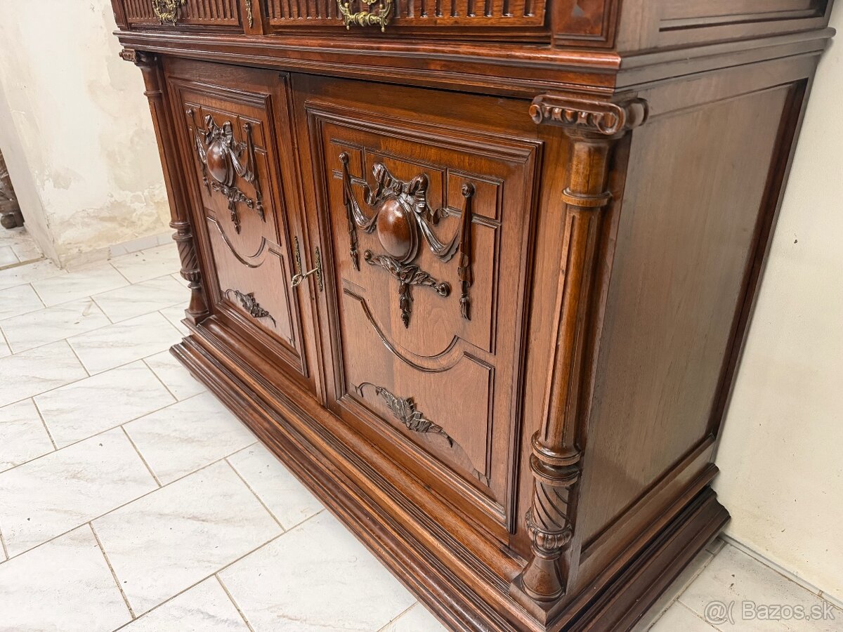 Starožitná masivní skříň - 7