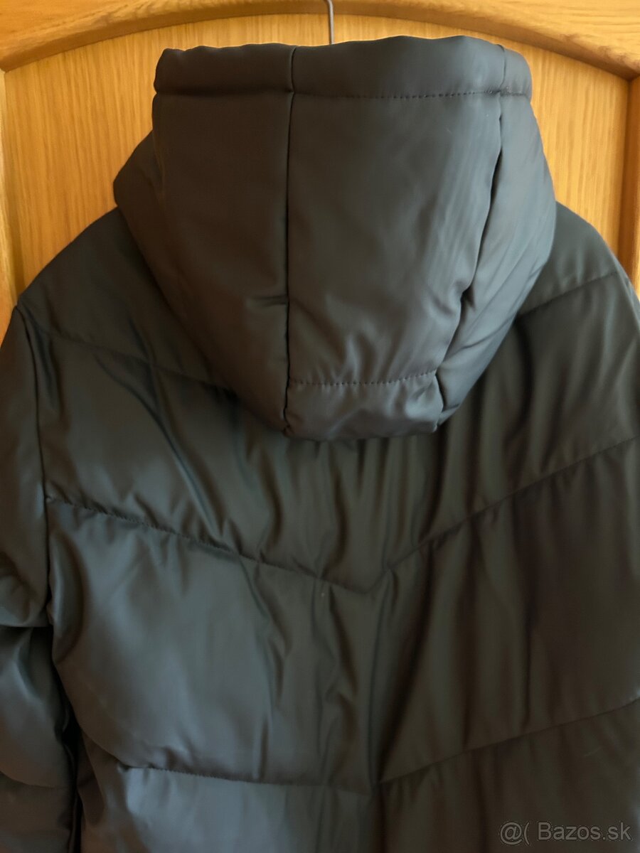 ČIERNA BUNDA zn.JDY č.L + šál - 7