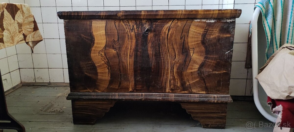 Krásna stará drevená truhlica - 7