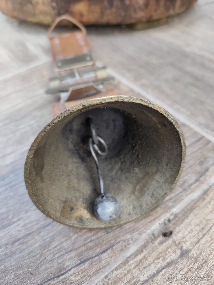 Kravsky zvonec IHS - 7