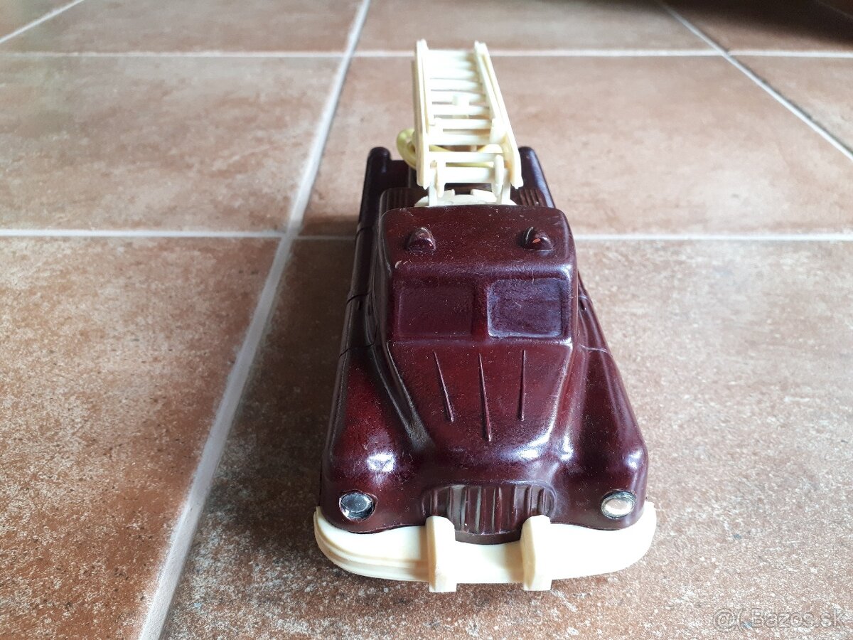 Stara hracka - Stare auto : Hasicske auto od IGRA - 7