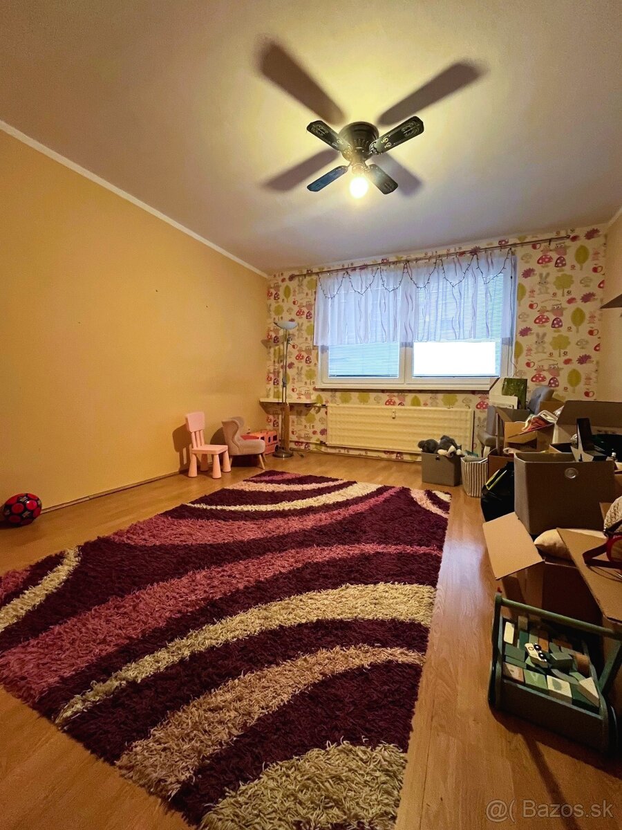 Veľký, slnečný, zariadený 3 izbový byt s loggiou,R5, Levice - 7