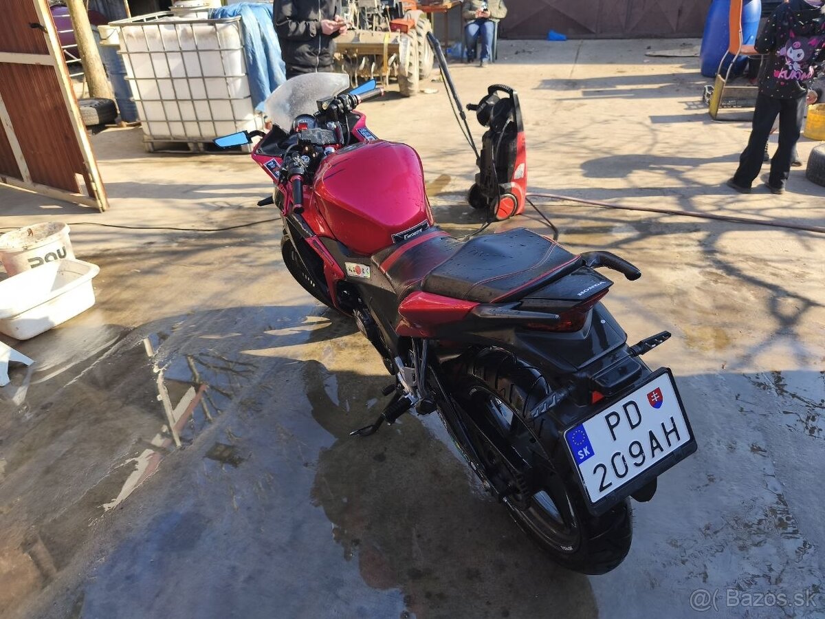 Predám Honda CBR 125 - 7