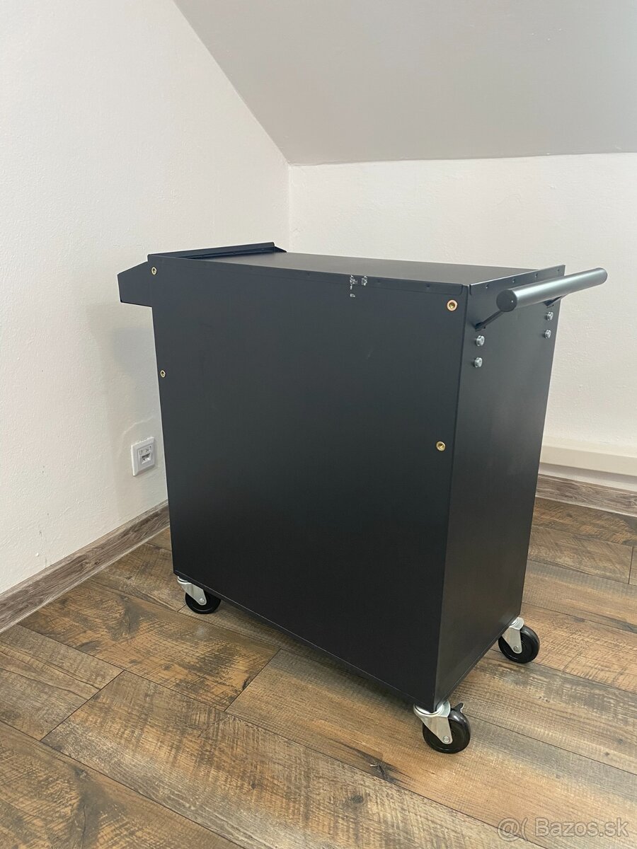 Mobilný stolík na tetovanie - 7