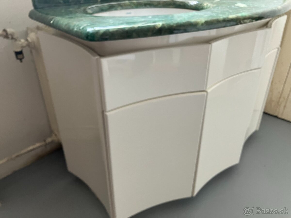 Exkluzívna kúpelňová skriňa s umývadlom - 7