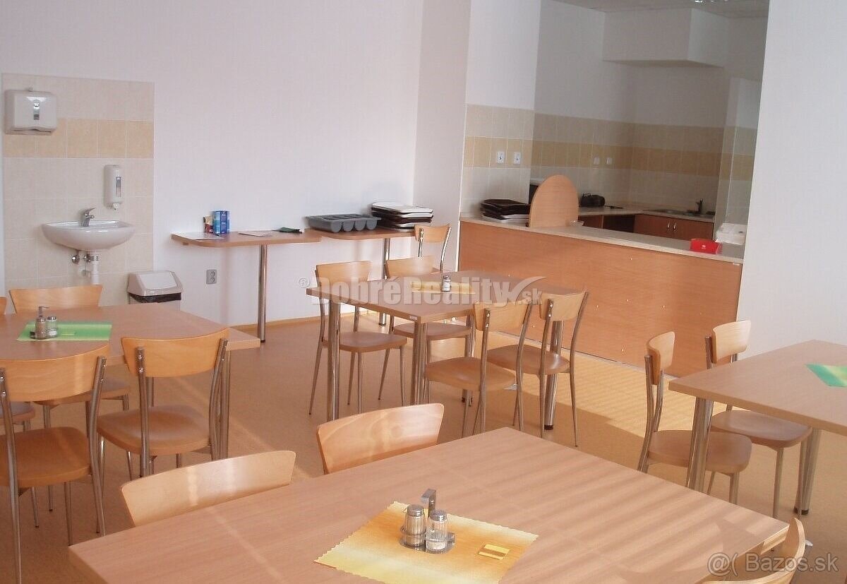 Ponúkame na predaj komerčnú nehnuteľnosť v priemyselnom park - 7