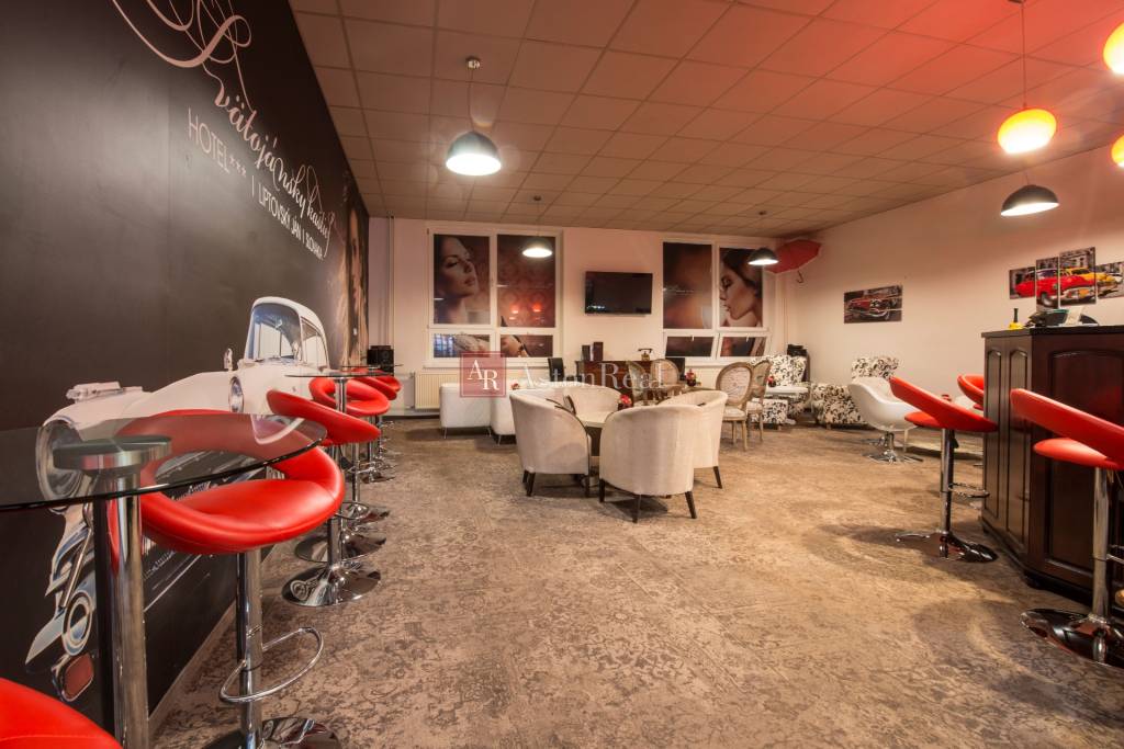 EXKLUZÍVNE - PREDAJ - HOTEL Liptovský Ján, 25 izieb, 7334 m2 - 7