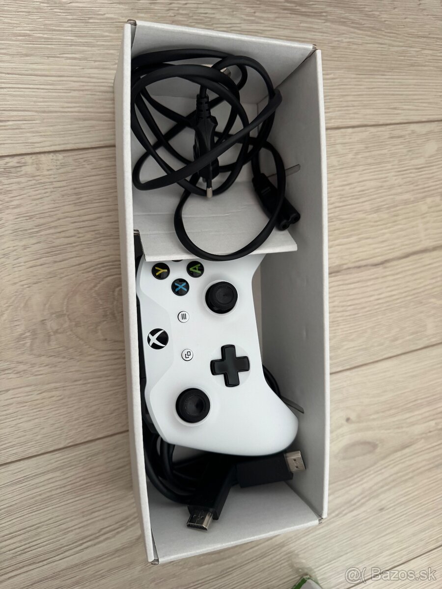 Predám Xbox One S 500GB + GTA V - 7