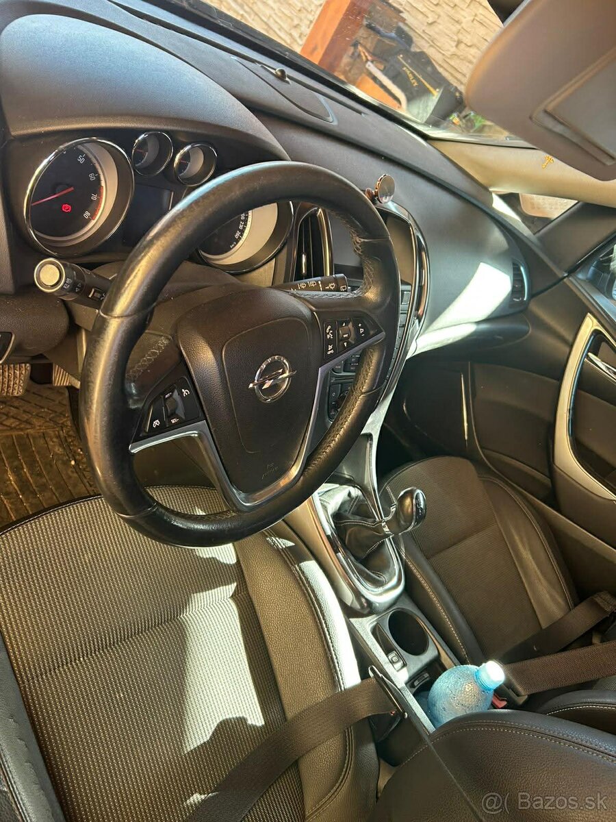 Opel Astra 1.6 бензín, 132 kW, r. 2010 - 7