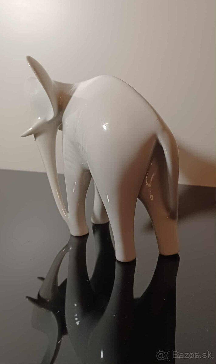 RESERVE.Zberateľská porcelánová soška Royal Dux v top stave - 7