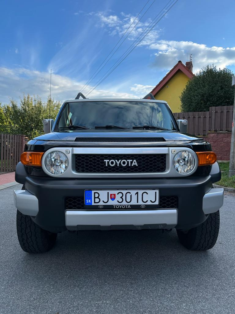 TOYOTA FJ CRUISER - 7