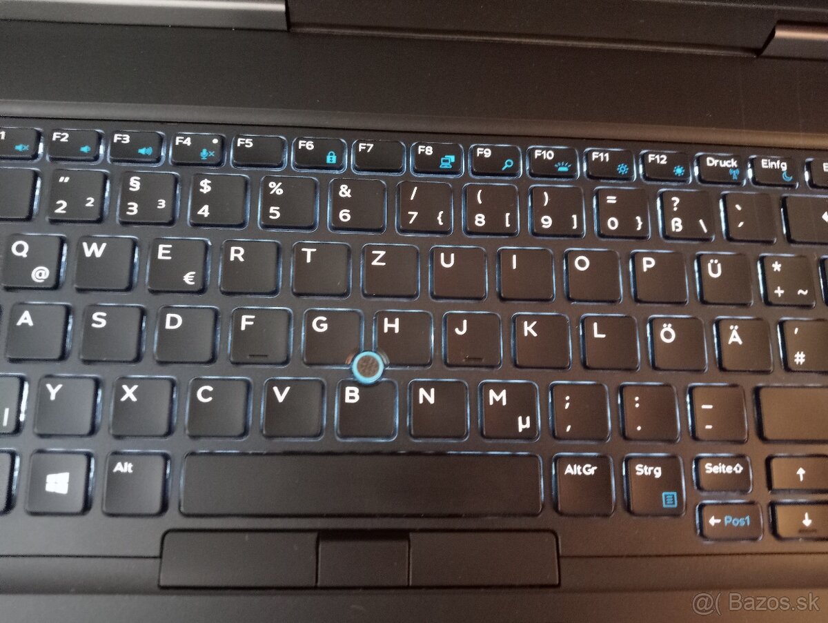 predám Dell precision 7520 , Intel core i7 , 32gb ram , ssd - 7