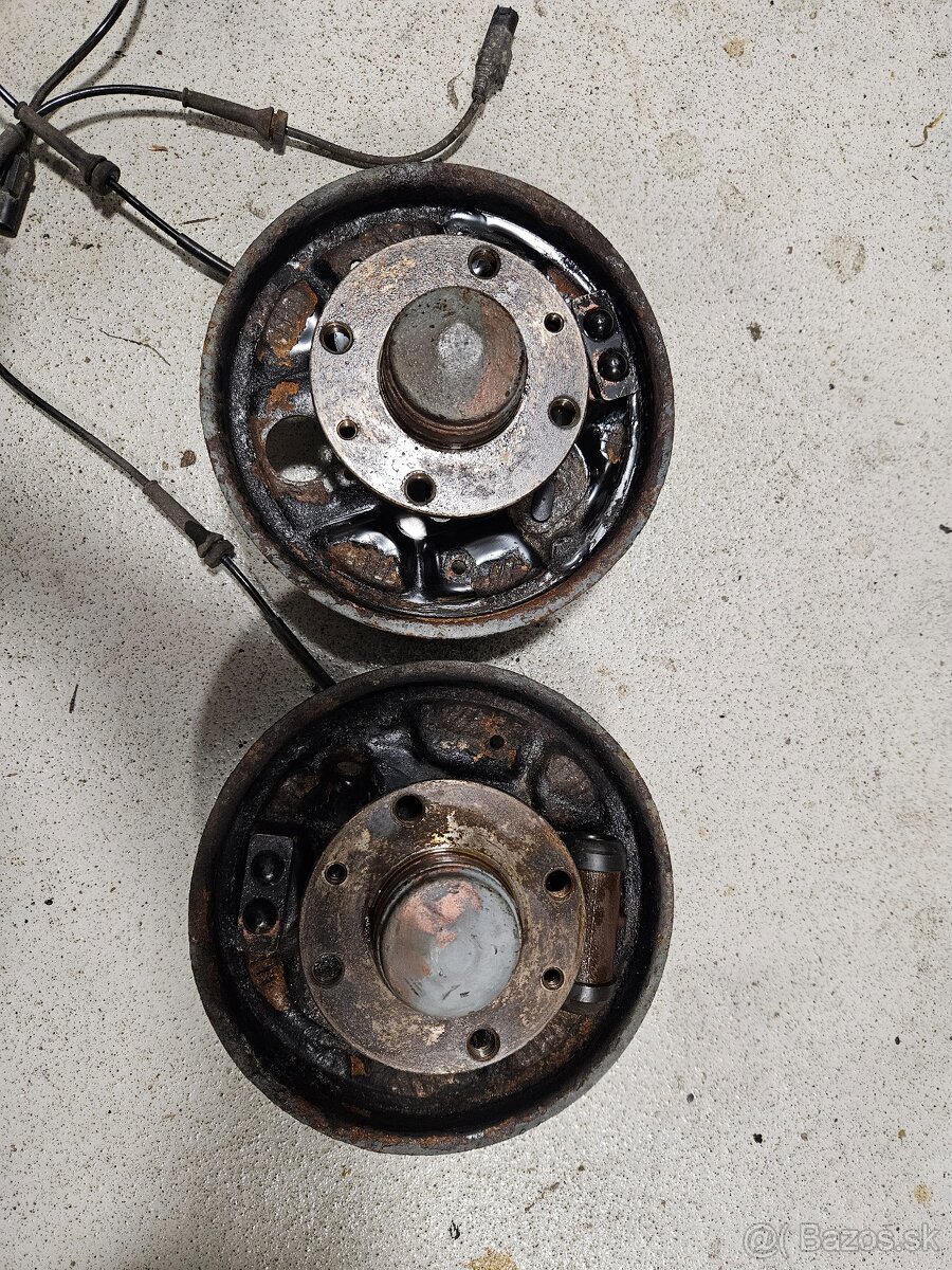 Fiat 500 2007-2015 loziska zadnich kol - 7