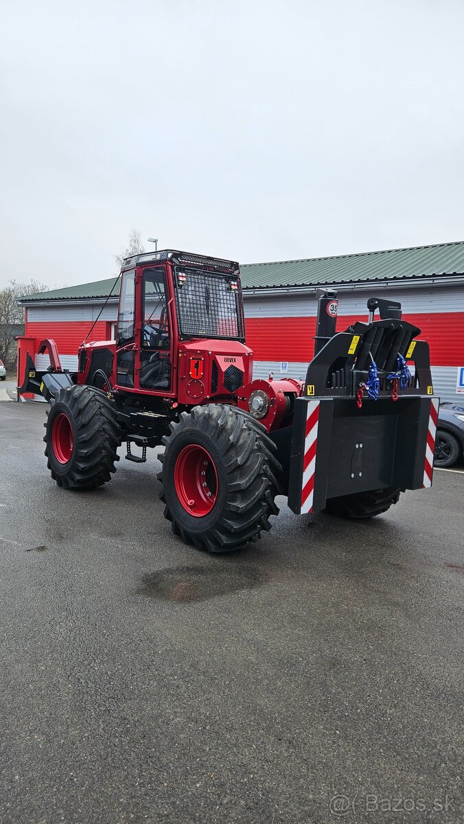 Lesný traktor LT83 - 7