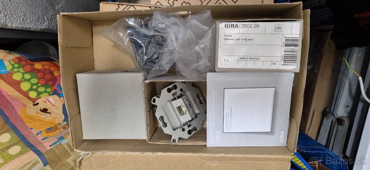 Predám rámčeky a vypínače zn. GIRA - 7
