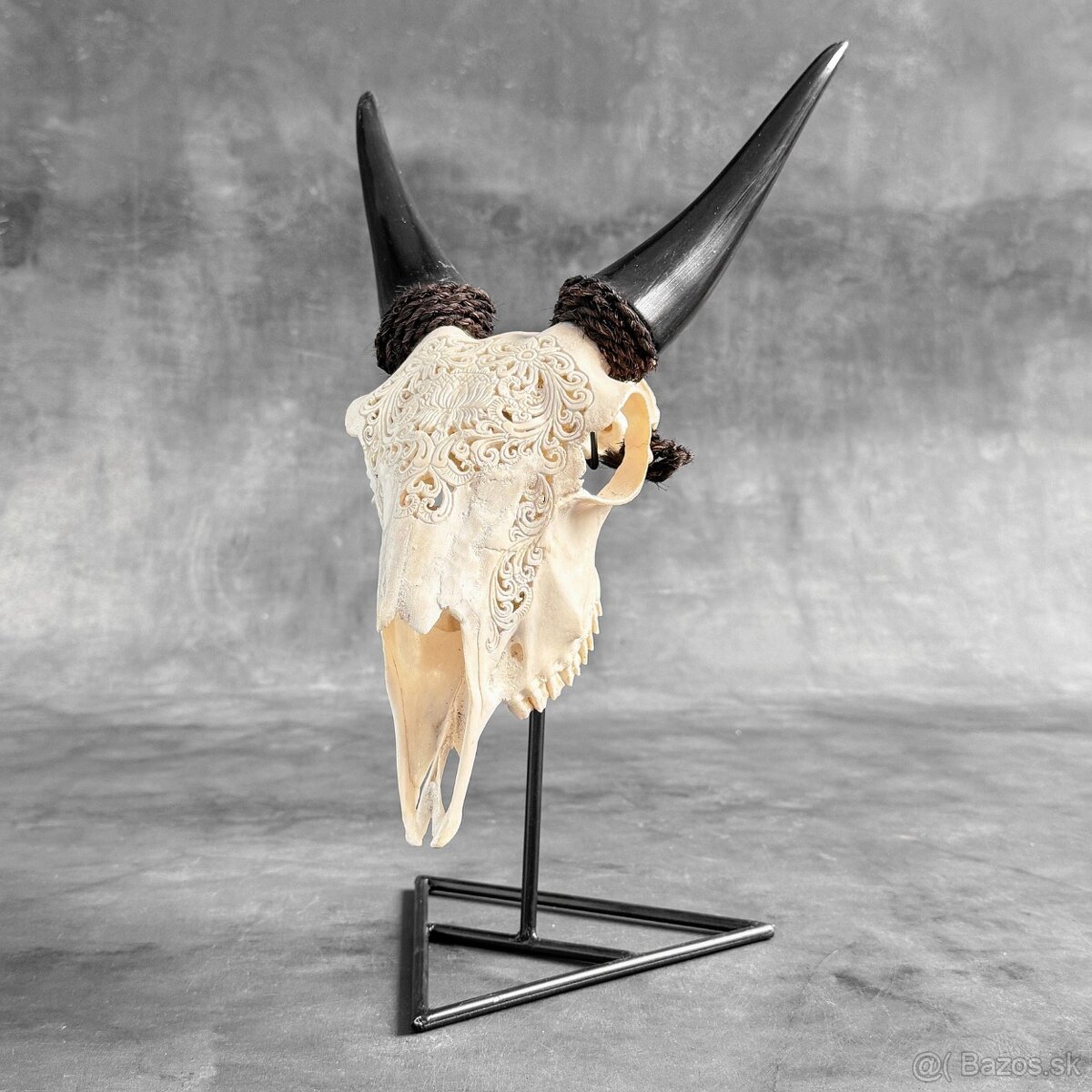 Autentická biela vyrezávaná lebka kozy - motív veľký lotos - 7