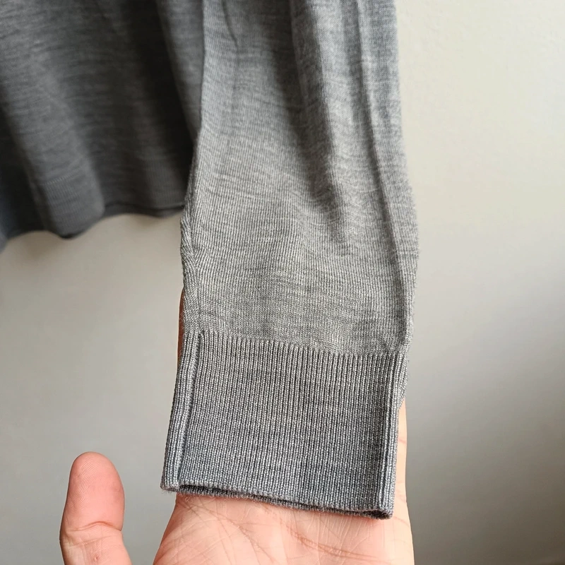 Uniqlo 100% vlnený sveter s okrúhlym výstrihom tenký svetrík - 7