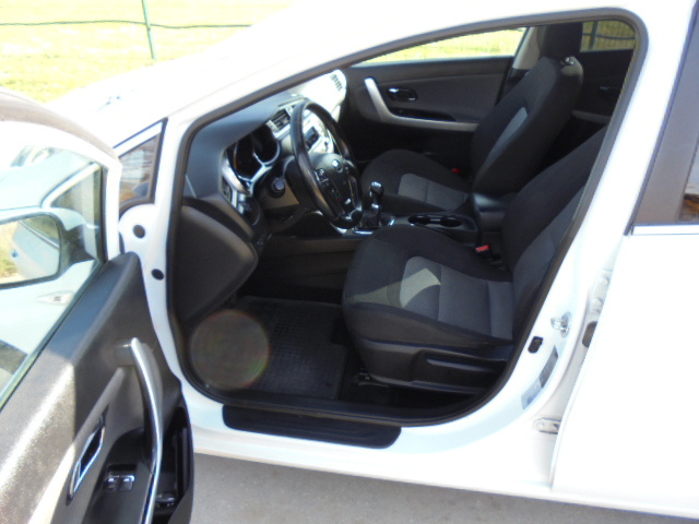 Kia Cee´d SW 1.4 CVVT LX, benzín, combi, r.v.9/2015 - 7