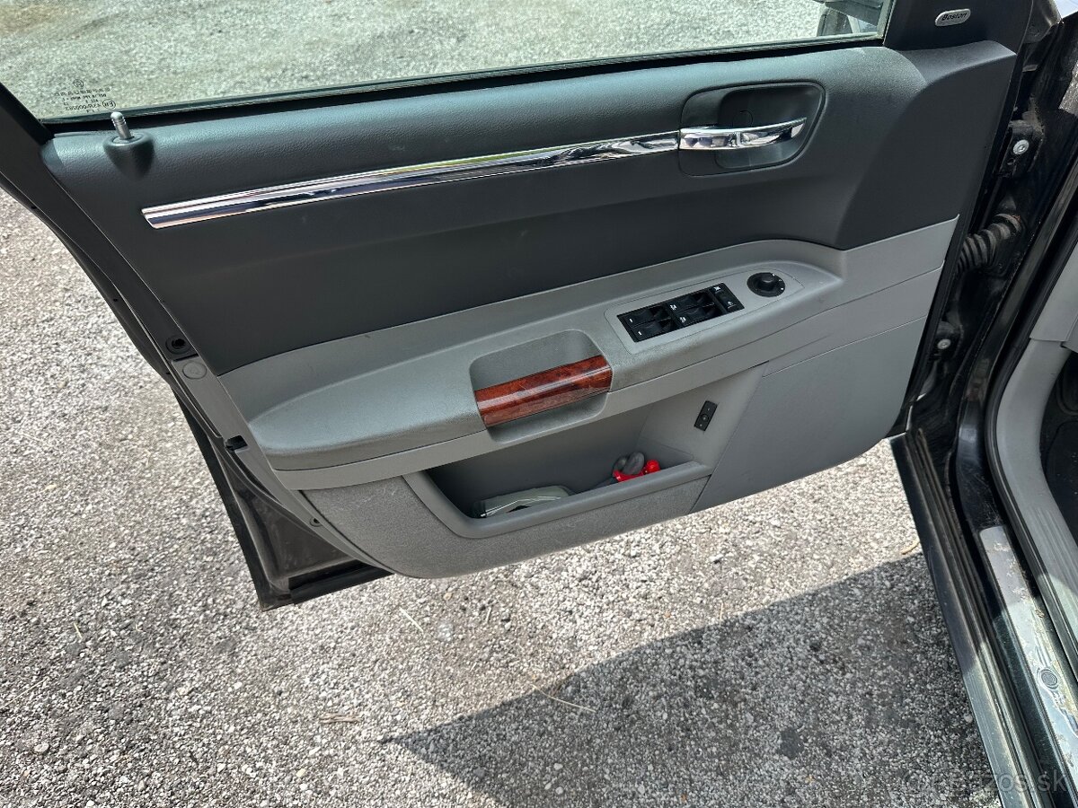 Rozpredam na N.D EU Verzia Chrysler 300C Sedan Limuzína - 7