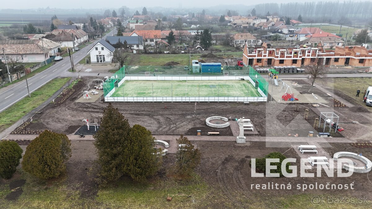 Stavebný pozemok Čata 1105 m2, tichá bočná ulička, všetky s - 7