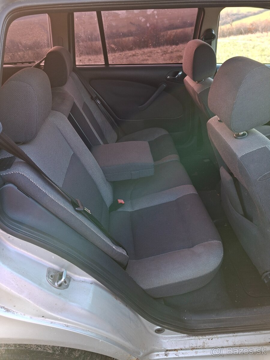 sedacky Skoda OCtavia kombi vyhrievane - 7