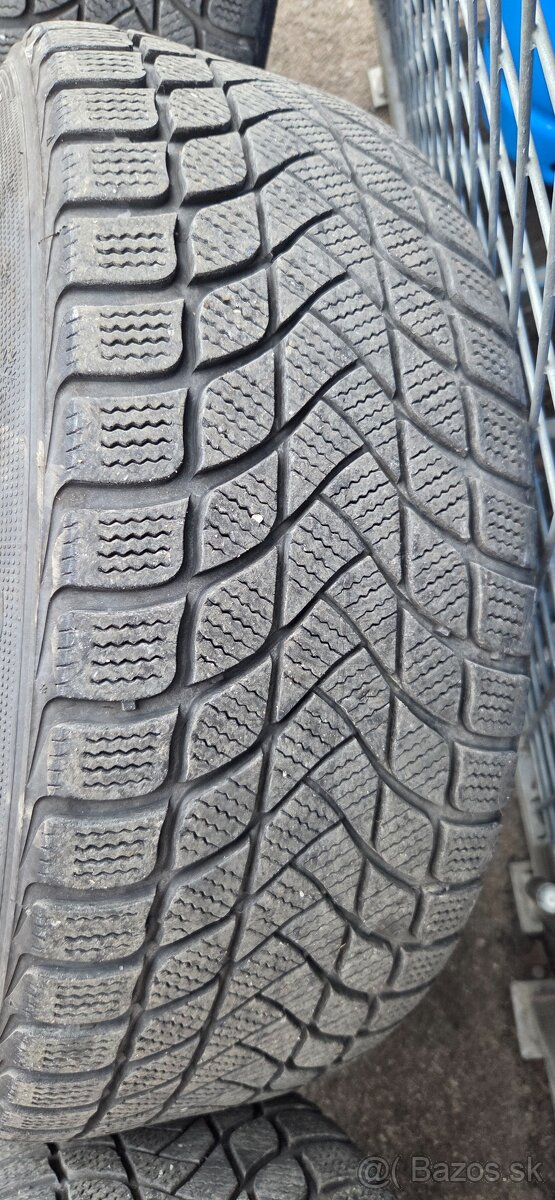 Predám zimný komplet na audi. - 7