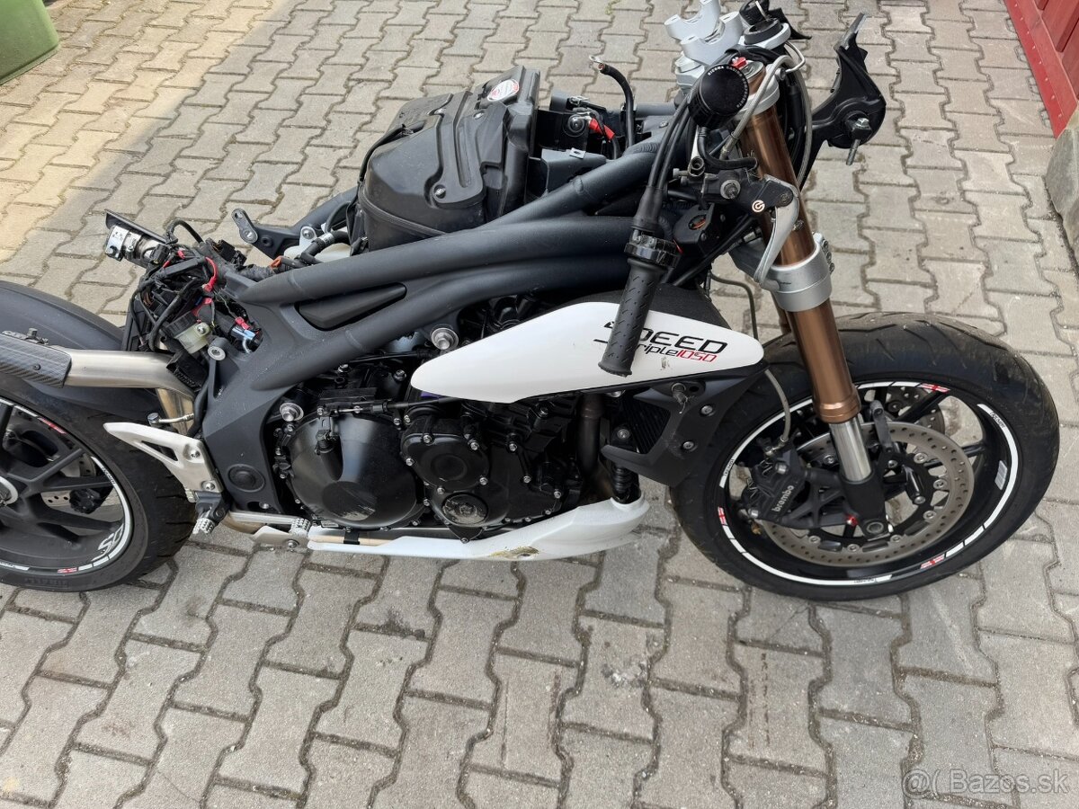 PADNUTÝ Triumph speed triple 1050 - 7