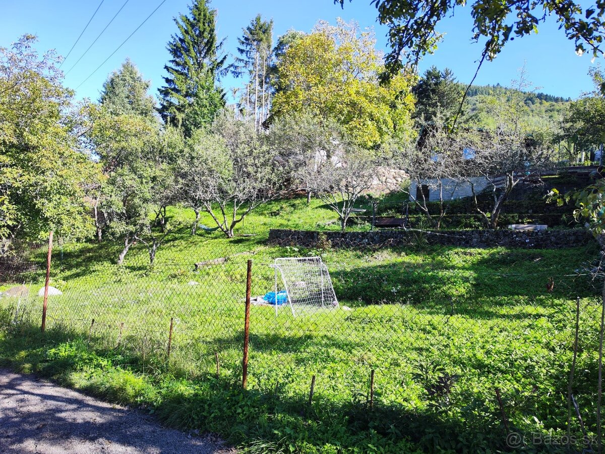 Záhrada s chatkou v pokojnom prostredí - 7