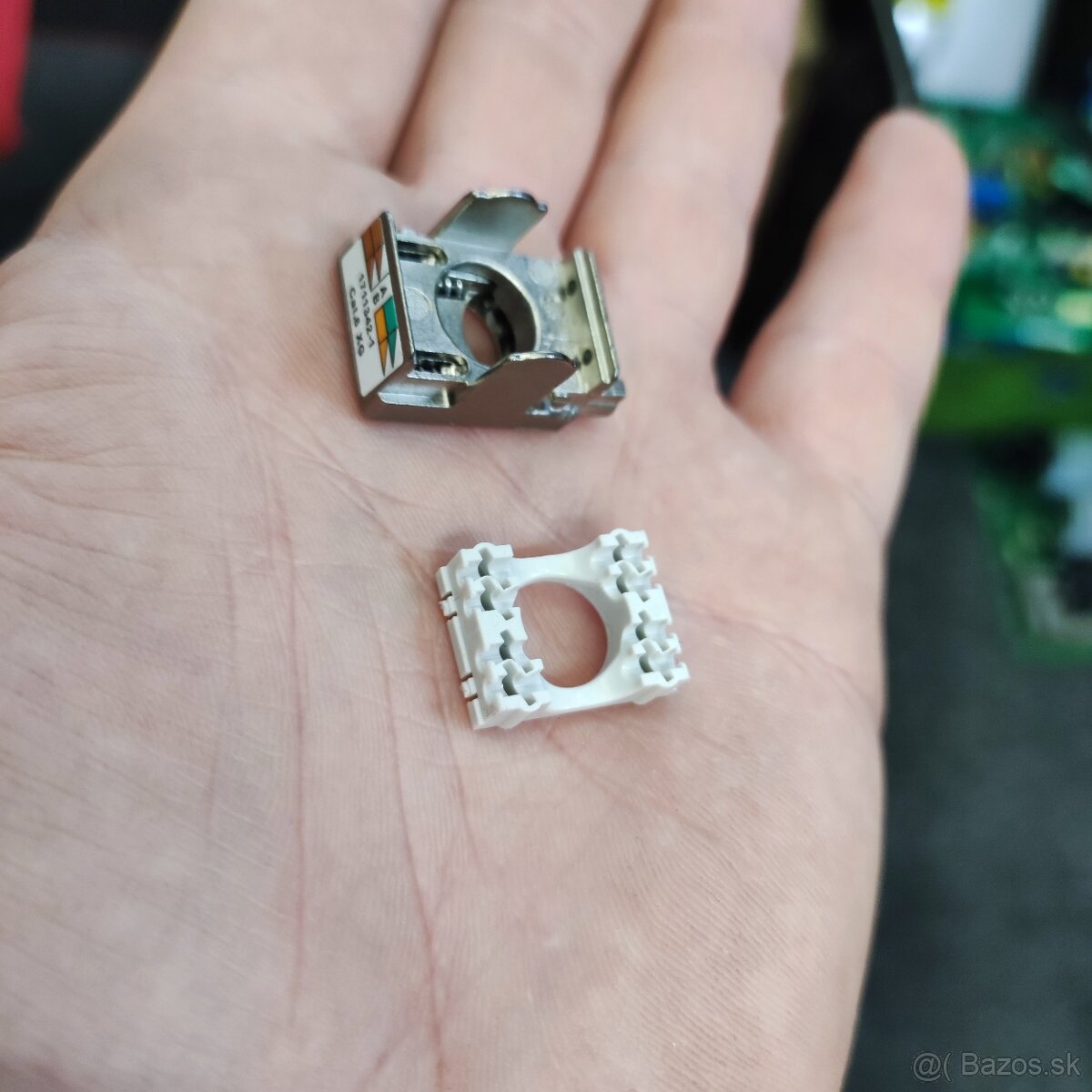 10G samorezný tienený keystone CAT6 STP RJ45 - 7