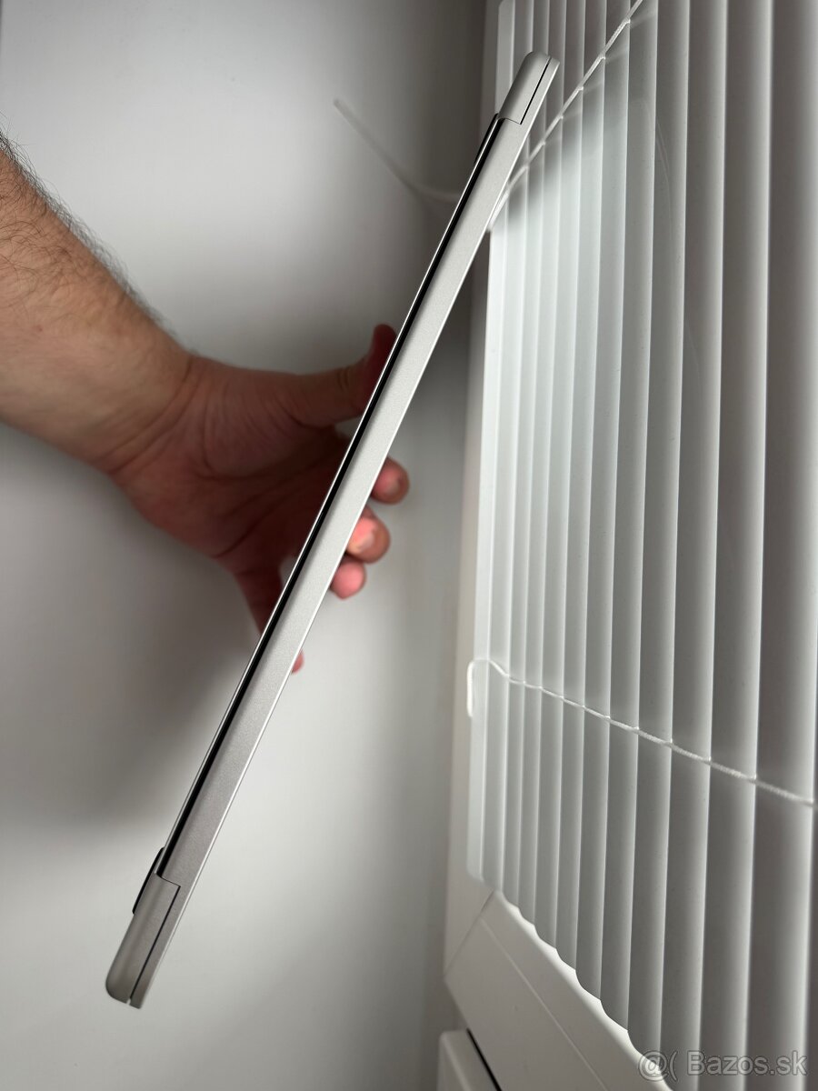 MacBook Air 13" M3 8/256GB - 7