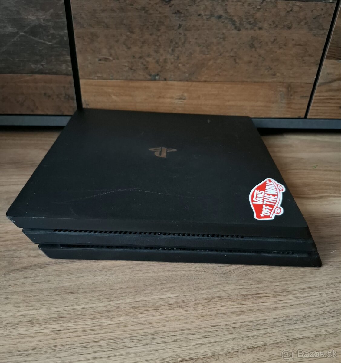Playstation 4 pro + 2 ovládače + 2 hry - 7