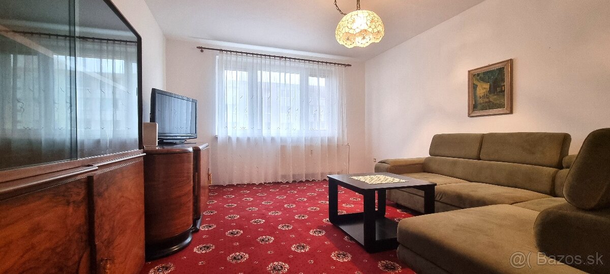 ČISTÝ 3i. BYT S NOVOU SEDAČKOU, POSTEĽAMI A KOBERCOM / BA IV - 7