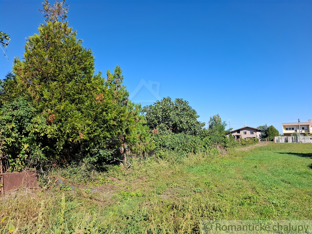 Pozemok so starým domom a inžinierskymi sieťami v obci Kra - 7