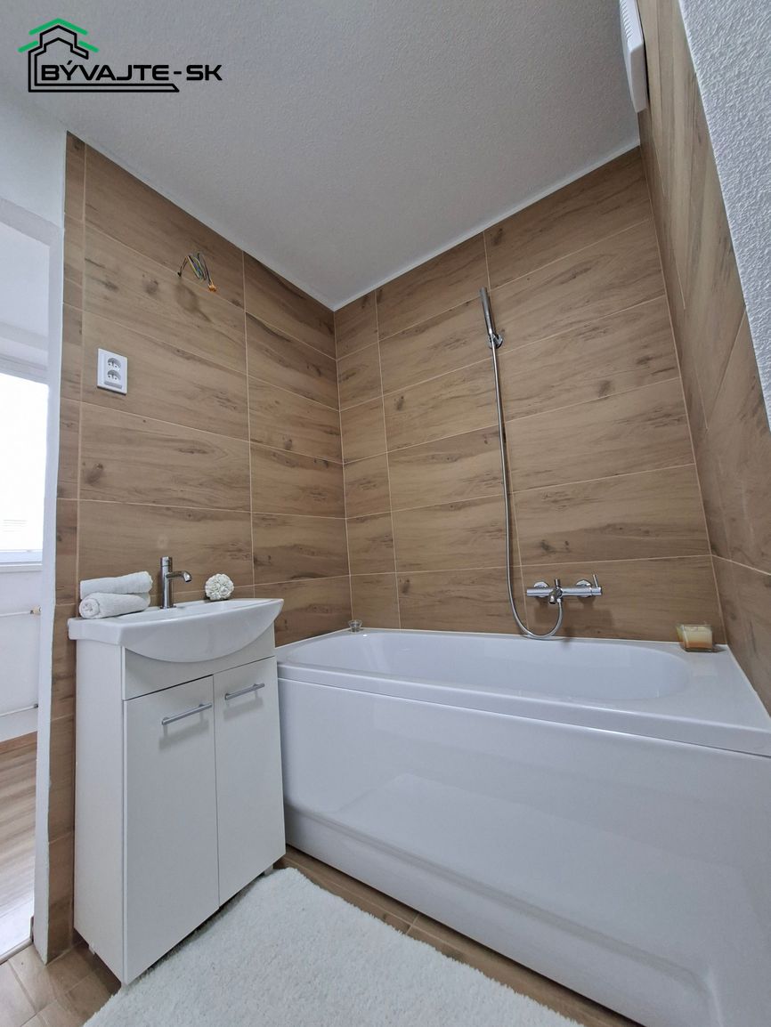 Jednoizbový byt s balkónom a parkovacím miestom v Prievidzi, - 7